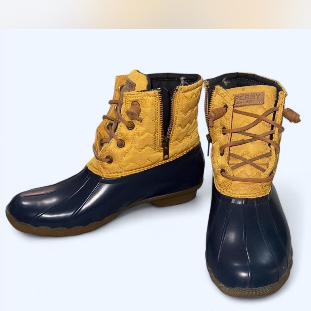 Sperry Women's Yellow and Navy Winter Boots
